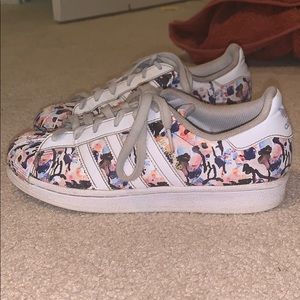 Adidas superstar floral shoes Women’s 6.5